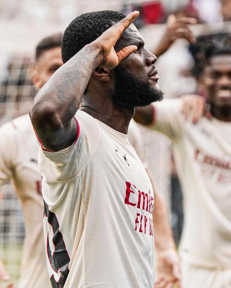 战狼队贡献2射1传！官方：B费当选英超第十五轮最佳球员