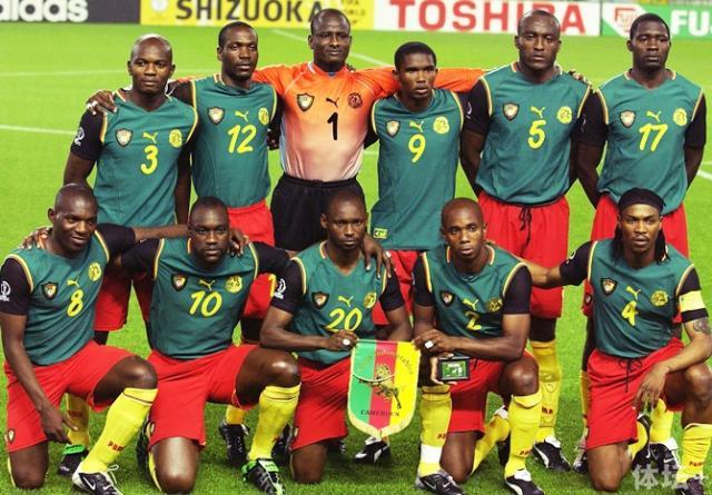 TA：范德芬的速度和力量令人难以置信；西蒙斯表现堪称完美