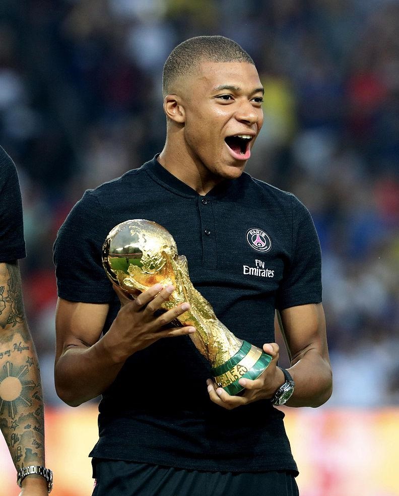 爽看，安菲尔德的观众凭一张门票能看两场红军vs毕包的友谊赛