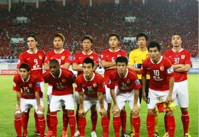 球星带球突破造成杀伤，全场欢呼