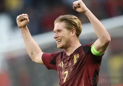 反对家暴，克雷莫内塞球衣背后印的是与球员关系密切女性名字