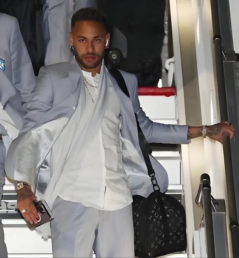 前辈认可！帕里什发文祝贺詹姆斯：纪录就是用来打破的